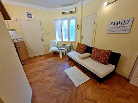 Daily-rent, one bedroom apartment, 32m², Zemun Centar, Zemun Sve Podlokacije - image 4
