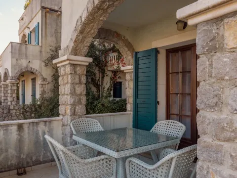 Sale, two bedroom apartment, 84m², Kostanjica, Kotor - image 17