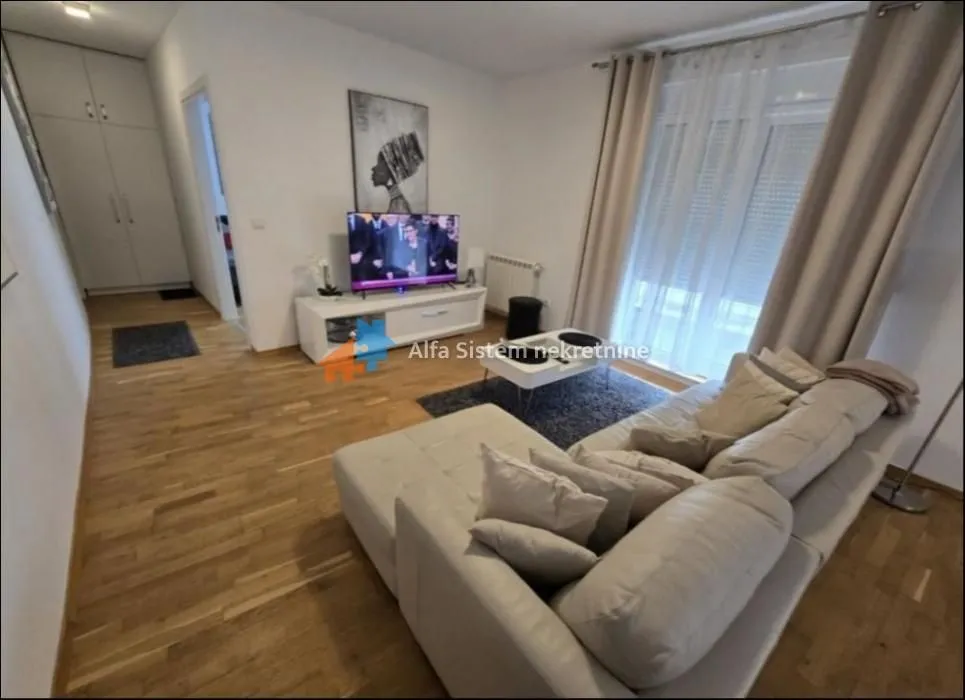 Rent, three bedroom apartment, 105m², Vračar Sve Podlokacije, Beograd