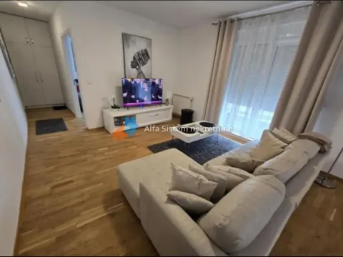 Rent, three bedroom apartment, 105m², Vračar Sve Podlokacije, Beograd - image 1