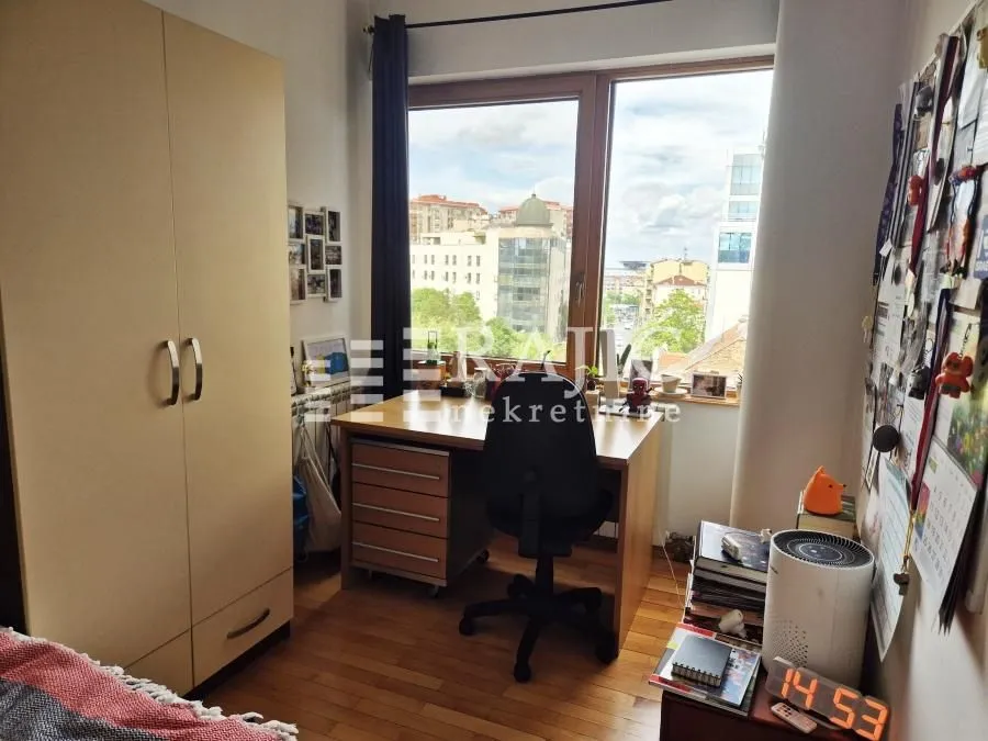 Children's room with a desk and wardrobe.