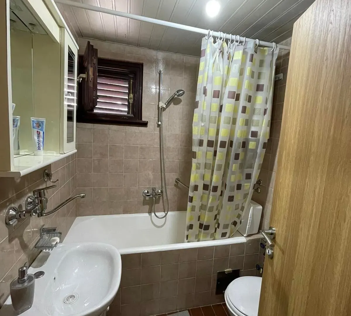 Izdavanje, jednosoban stan, 49m², Budva, Crna Gora