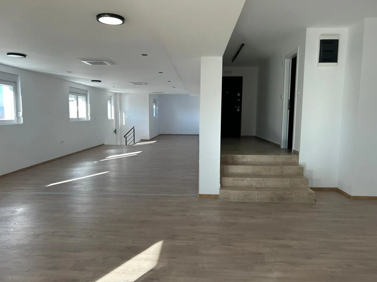 Rent, office space, 230m², Centar, Niš