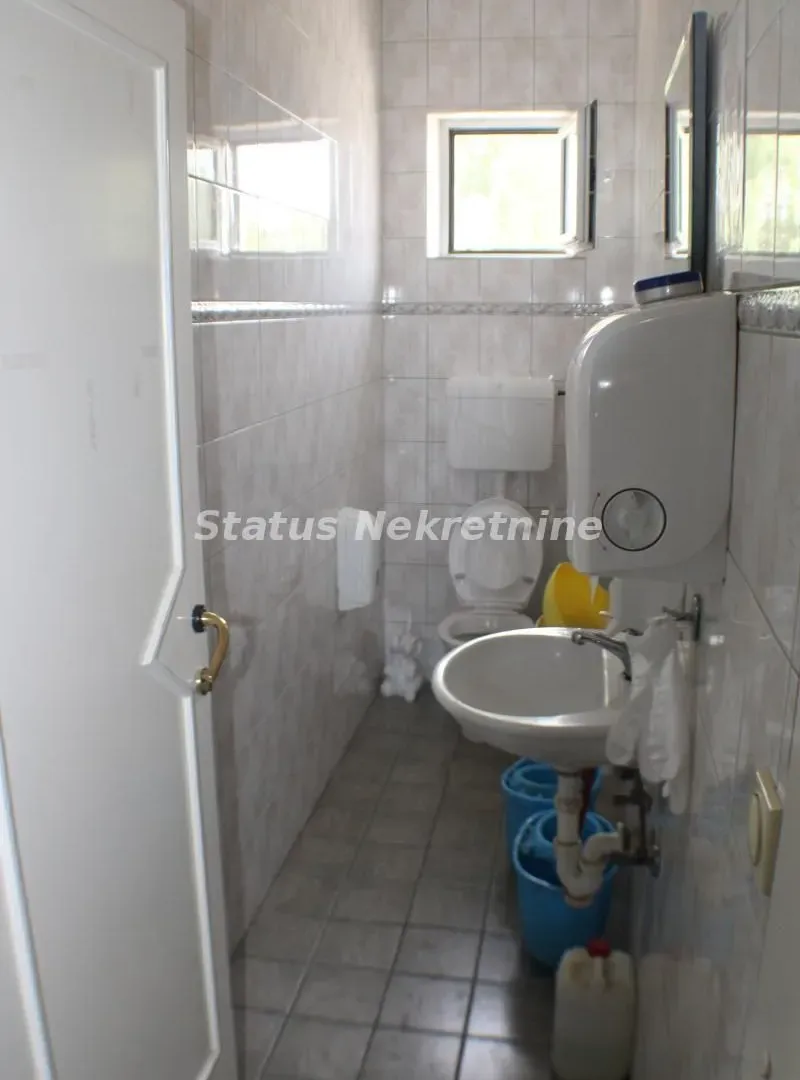 Prodaja, poslovni prostor, 613m², Beočin, Srbija