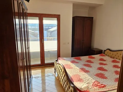 Izdavanje, dvosoban stan, 64m², Stari Aerodrom, Podgorica - image 2