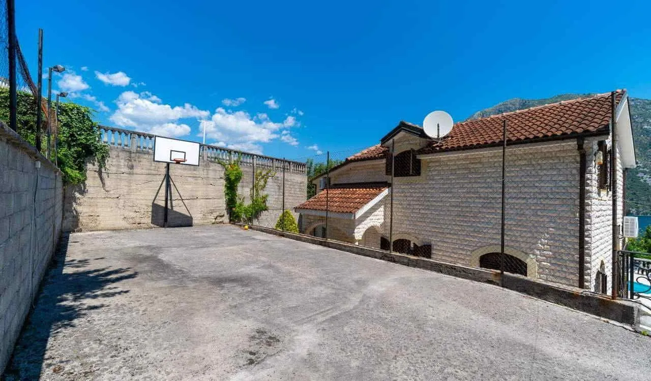 Prodaja, kuća, 278m², Stoliv, Kotor