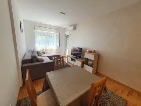 Rent, one bedroom apartment, 45m², Budva, Crna Gora - image 8