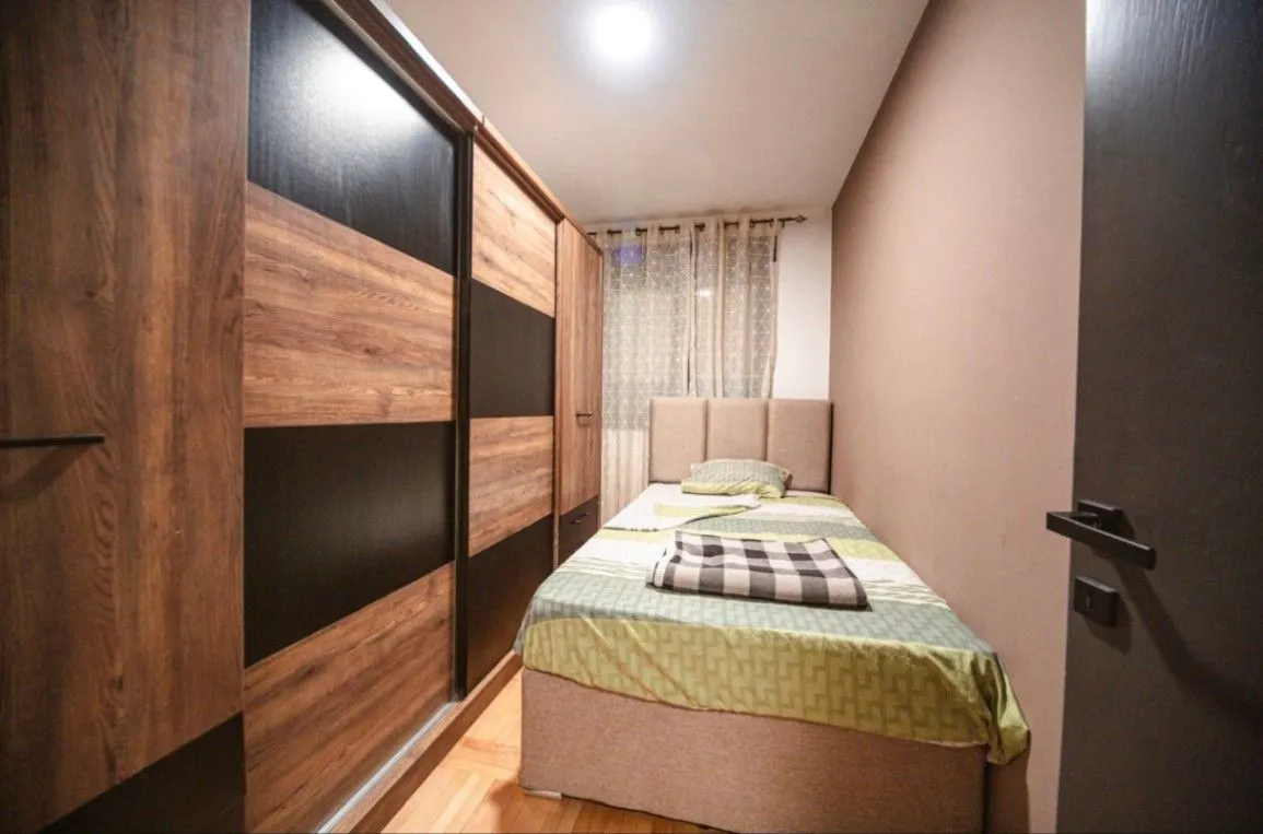 Izdavanje, dvosoban stan, 60m², Stari Aerodrom, Podgorica