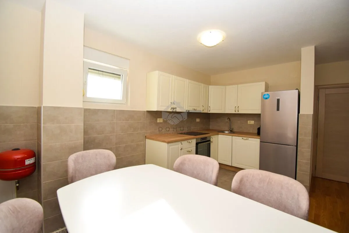 Izdavanje, dvosoban stan, 75m², Zlatica, Podgorica