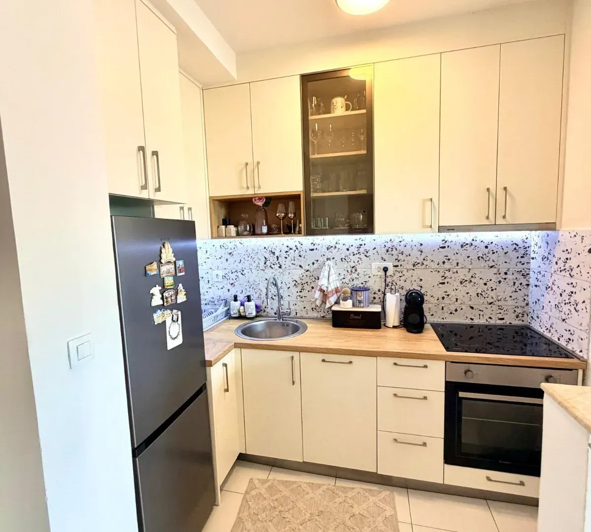 Izdavanje, jednosoban stan, 50m², Savina, Herceg Novi