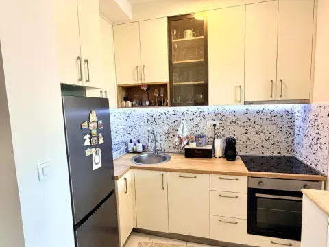Izdavanje, jednosoban stan, 50m², Savina, Herceg Novi - image 4