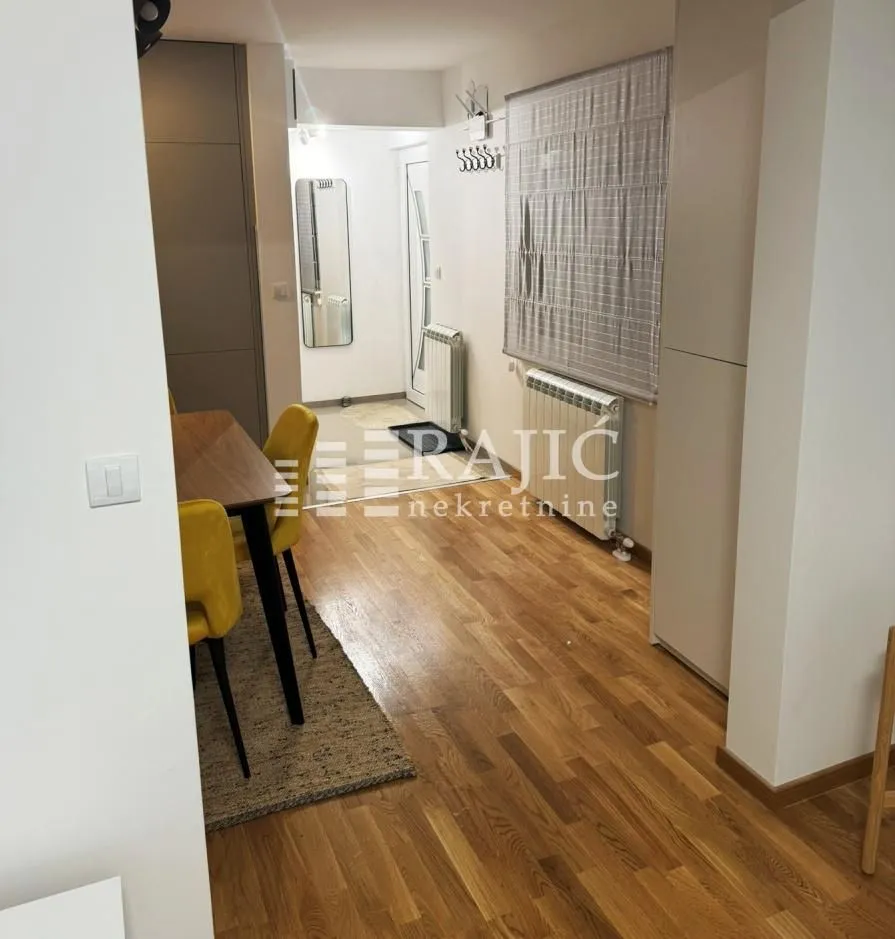 Rent, two bedroom apartment, 60m², Senjak, Beograd