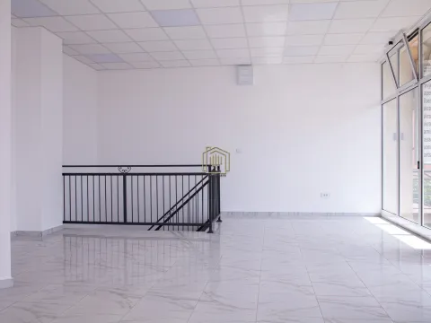 Izdavanje, poslovni prostor, 84m², Stari Aerodrom, Podgorica