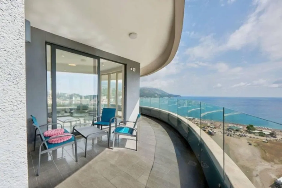Sale, two bedroom apartment, 115m², Bečići, Budva