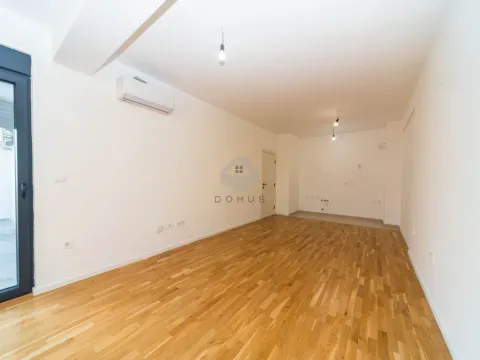 Izdavanje, dvosoban stan, 67m², Stari Aerodrom, Podgorica - image 2