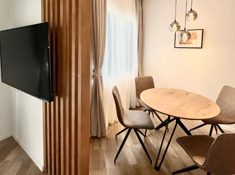 Izdavanje, dvosoban stan, 60m², Mažina, Tivat