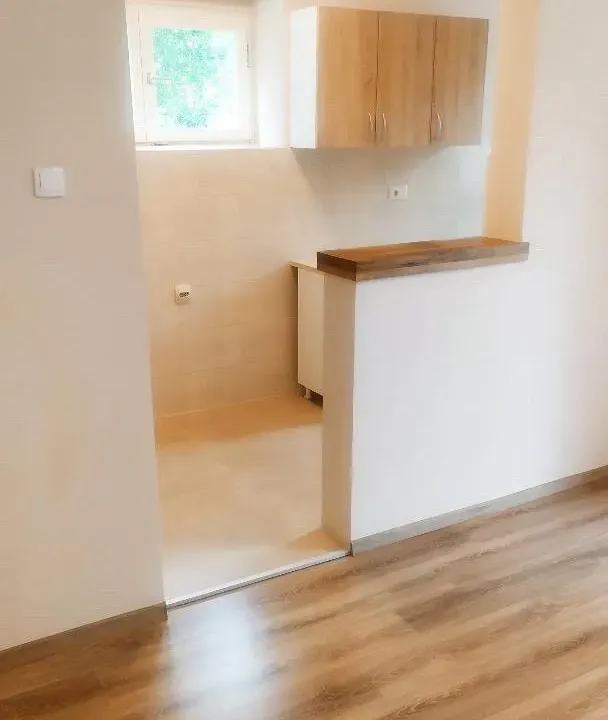 Izdavanje, dvosoban stan, 90m², Gorica C, Podgorica