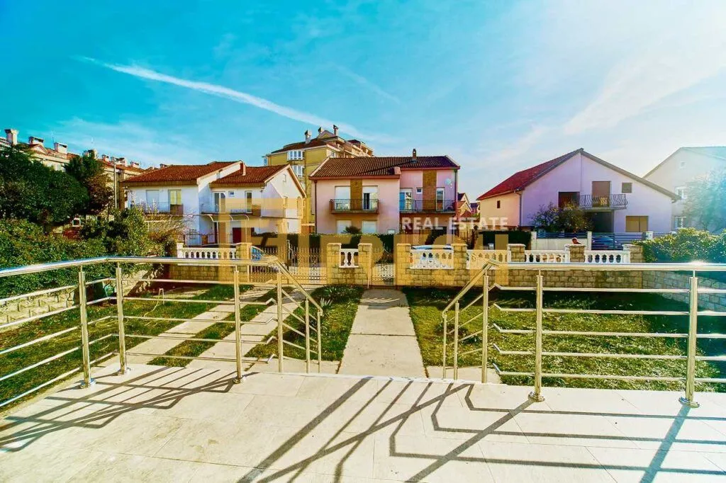 Rent, house, 400m², Stari Aerodrom, Podgorica