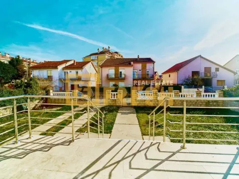 Izdavanje, kuća, 400m², Stari Aerodrom, Podgorica - image 31