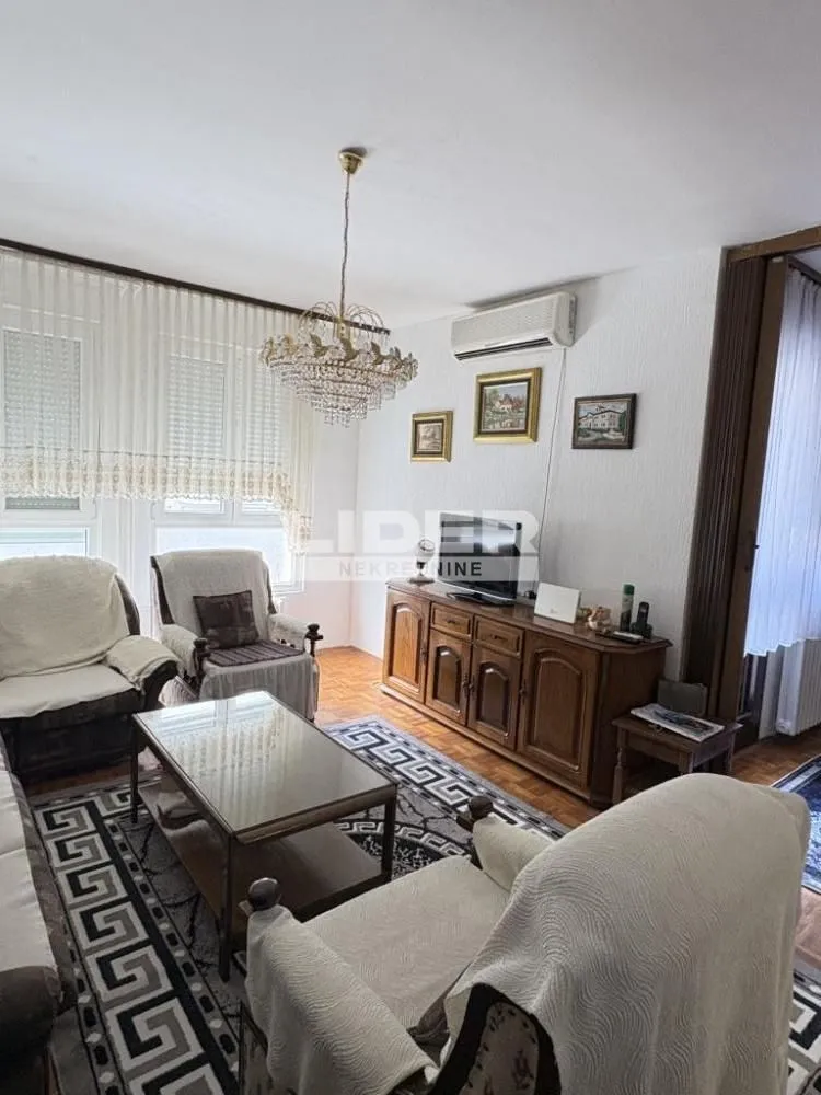 Izdavanje, trosoban stan, 77m², Čukarička Padina, Beograd