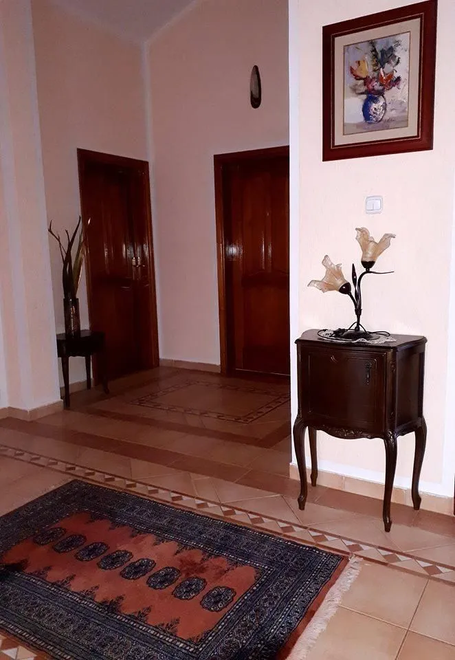 Rent, house, 240m², Zagorič, Podgorica