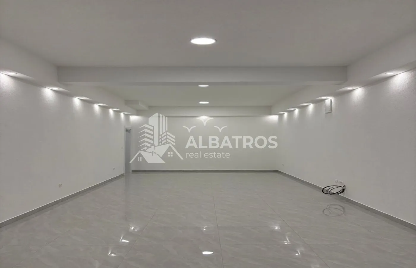 Rent, office space, 37m², Šušanj, Bar