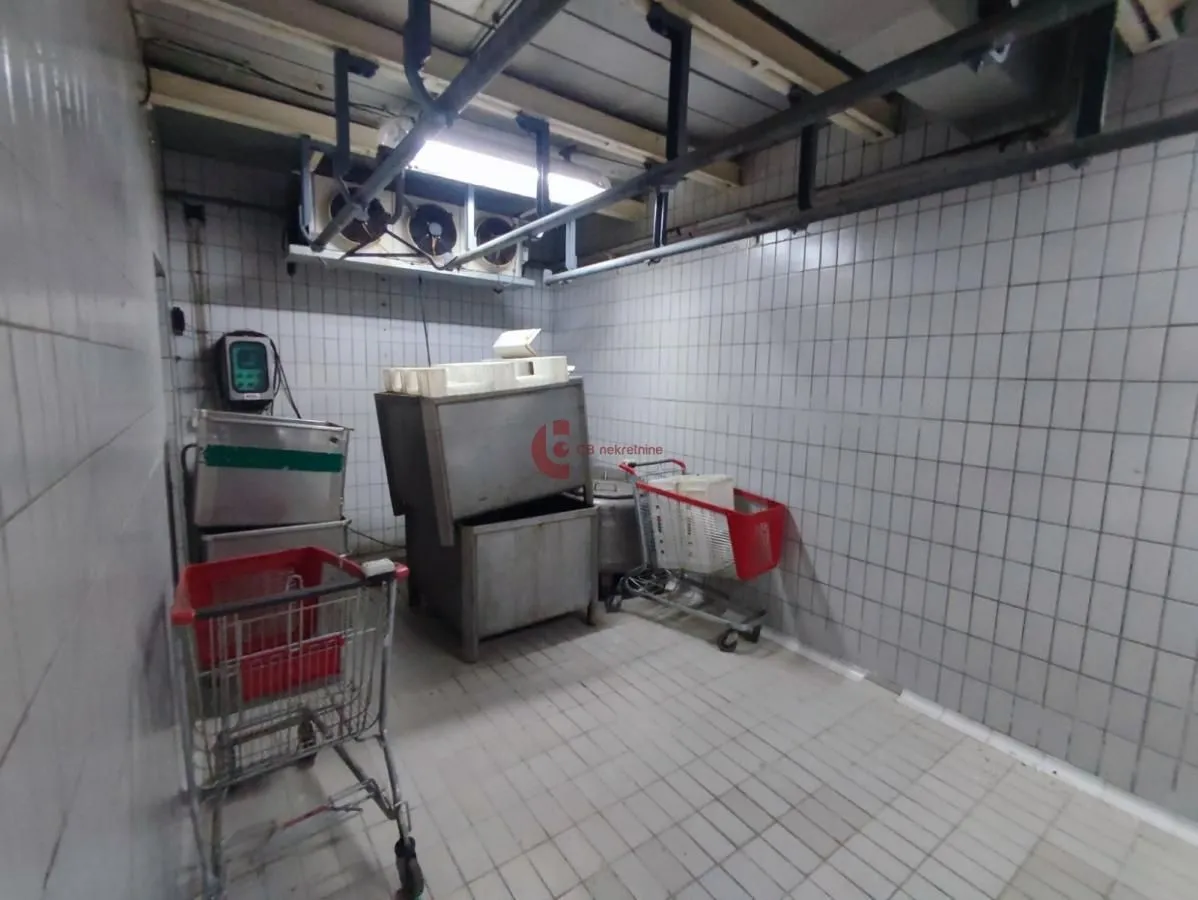 Prodaja, poslovni prostor, 404m², Đurđin, Subotica