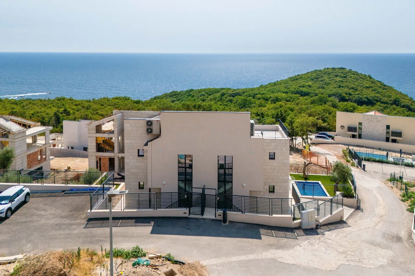 Izdavanje, kuća, 141m², Blizikuće, Budva