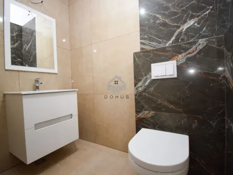 Izdavanje, poslovni prostor, 100m², Centar, Podgorica - image 8