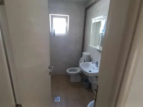 Izdavanje, kuća, 200m², Blok 9, Podgorica - image 6