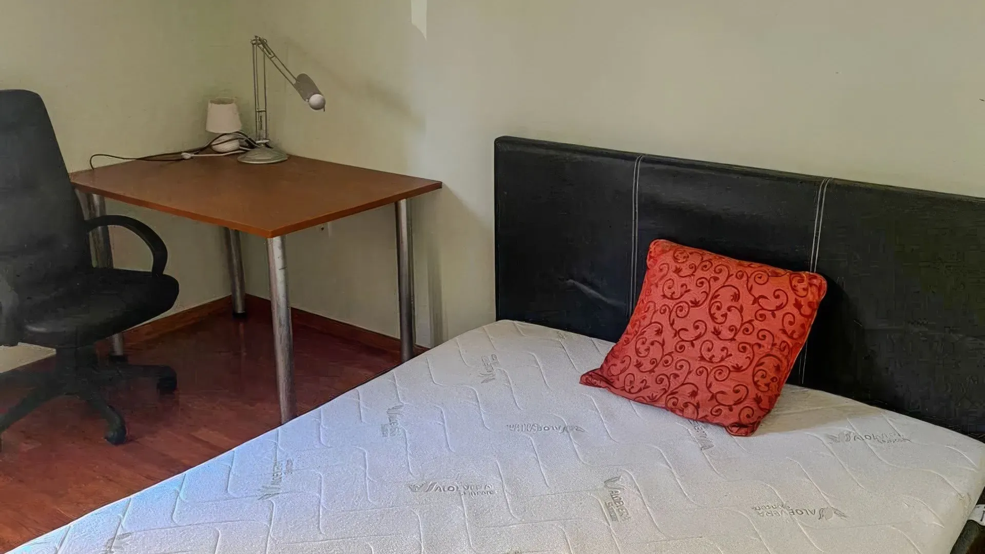 Izdavanje, dvosoban stan, 96m², Centar, Herceg Novi