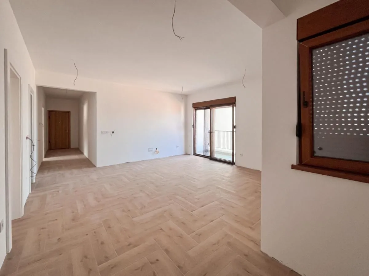 Prodaja, dvosoban stan, 69m², Tivat, Crna Gora