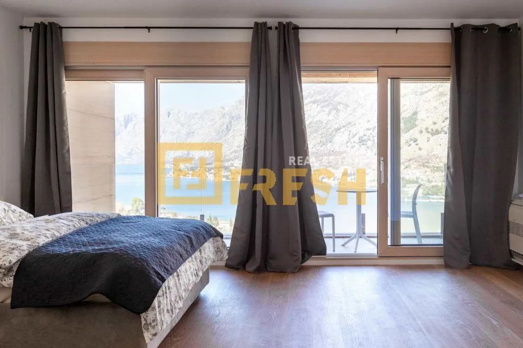 Prodaja, četvorosoban stan, 253m², Kotor, Crna Gora