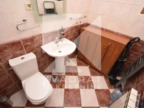 Izdavanje, kuća, 300m², Ibričevina, Podgorica - image 26