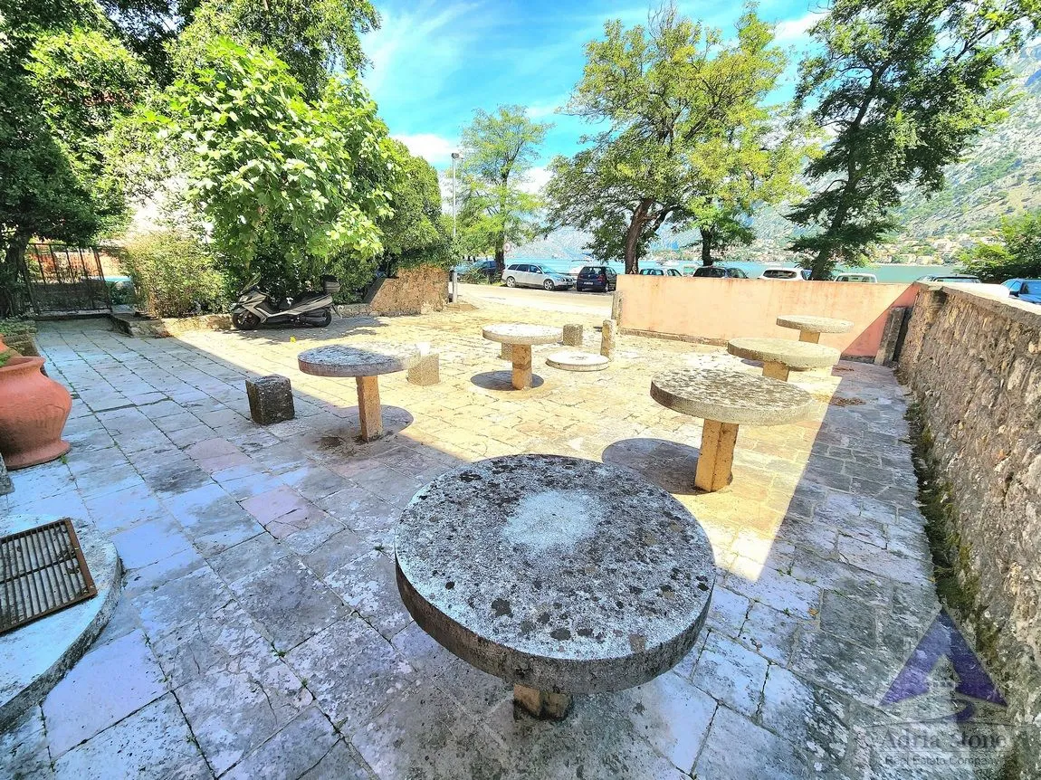 Sale, office space, 77m², Škaljari, Kotor