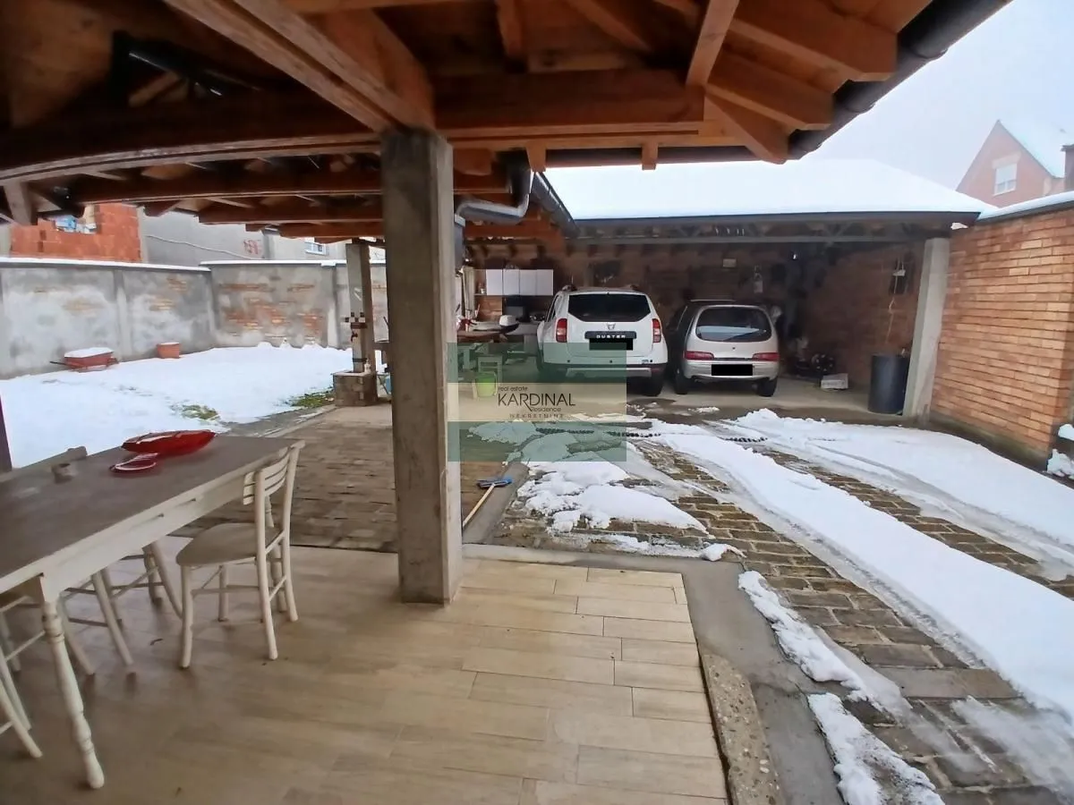 Prodaja, kuća, 273m², Grošnica, Kragujevac