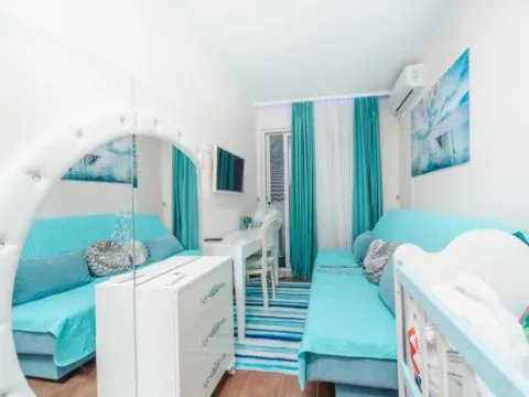 Izdavanje, dvosoban stan, 50m², Bečići, Budva - image 8