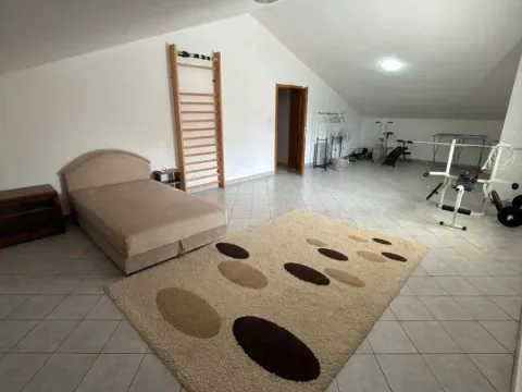 Rent, house, 450m², Zlatica, Podgorica - image 16
