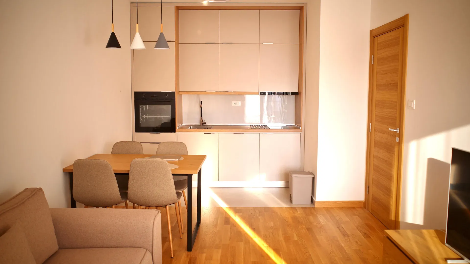 Izdavanje, jednosoban stan, 42m², Tološi, Podgorica