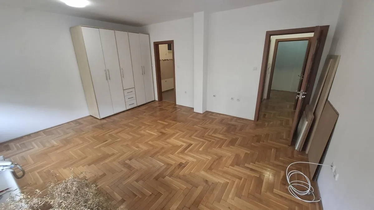 Izdavanje, dvosoban stan, 67m², Nova Detelinara, Novi Sad Sve Podlokacije