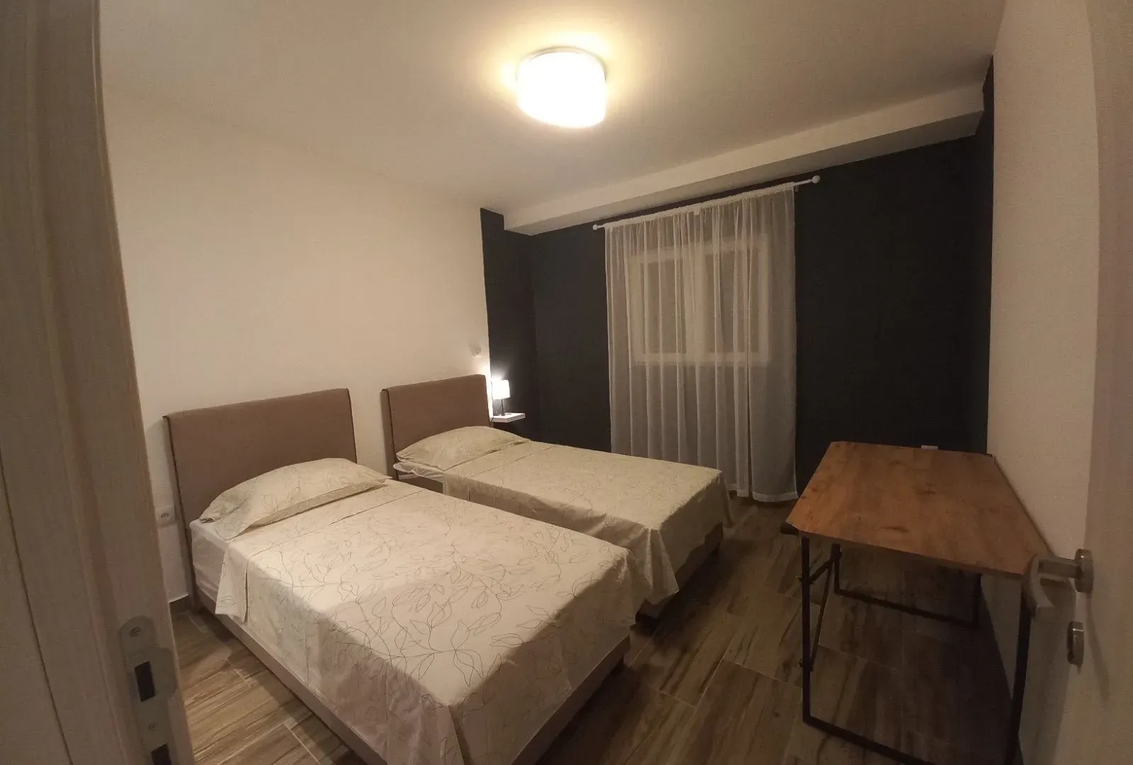 Izdavanje, dvosoban stan, 70m², Kalimanj, Tivat