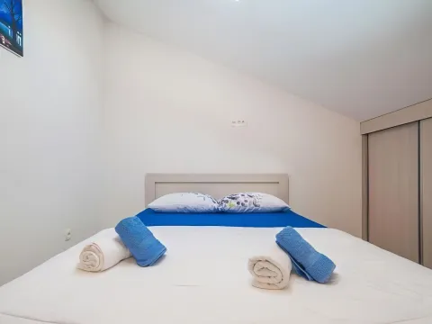 Izdavanje, dvosoban stan, 80m², Igalo, Herceg Novi - image 9