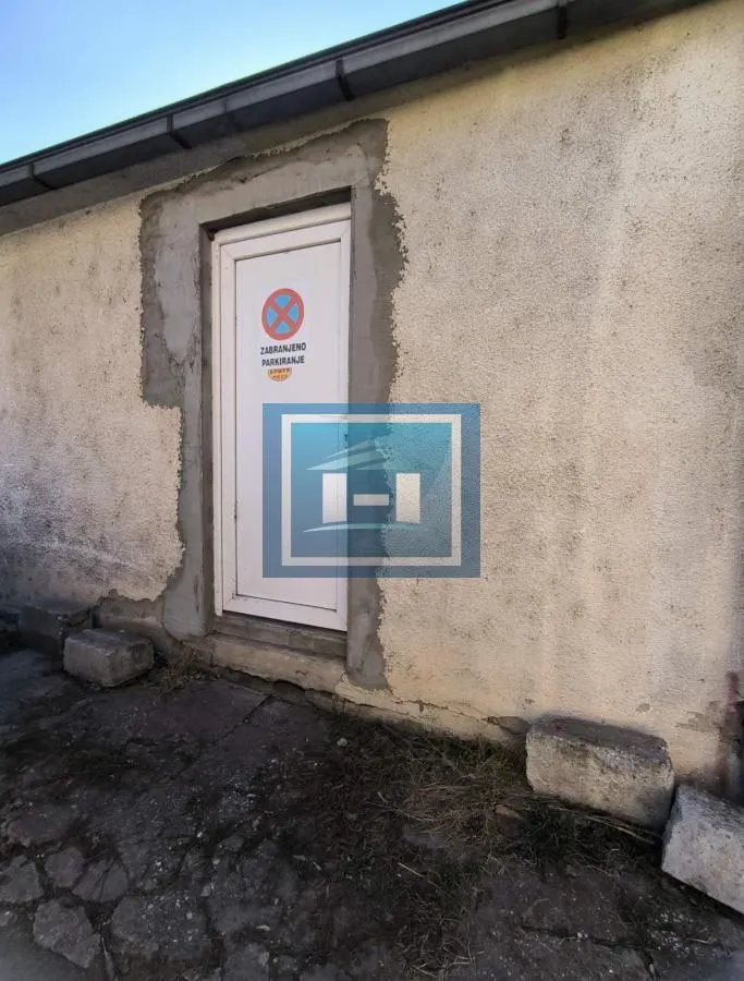 Sale, office space, 37m², Ćuprija, Srbija