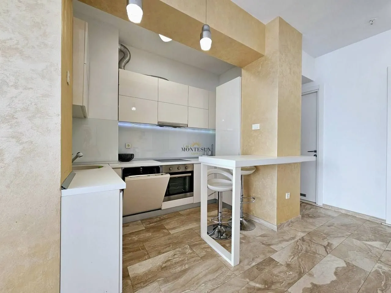 Rent, two bedroom apartment, 87m², Tre Canne, Budva