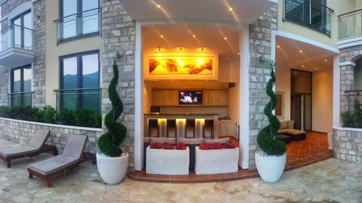 Sale, two bedroom apartment, 131m², Bečići, Budva