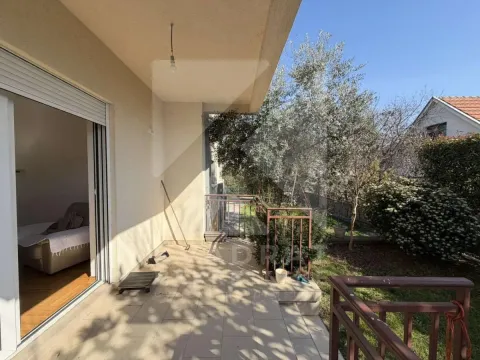 Rent, house, 220m², Tološi, Podgorica - image 8