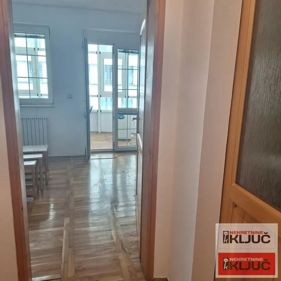 Izdavanje, jednosoban stan, 30m², Bulevar Oslobodjenja, Novi Sad Sve Podlokacije