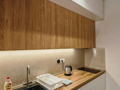 Izdavanje, jednosoban stan, 45m², Centar, Budva - image 13