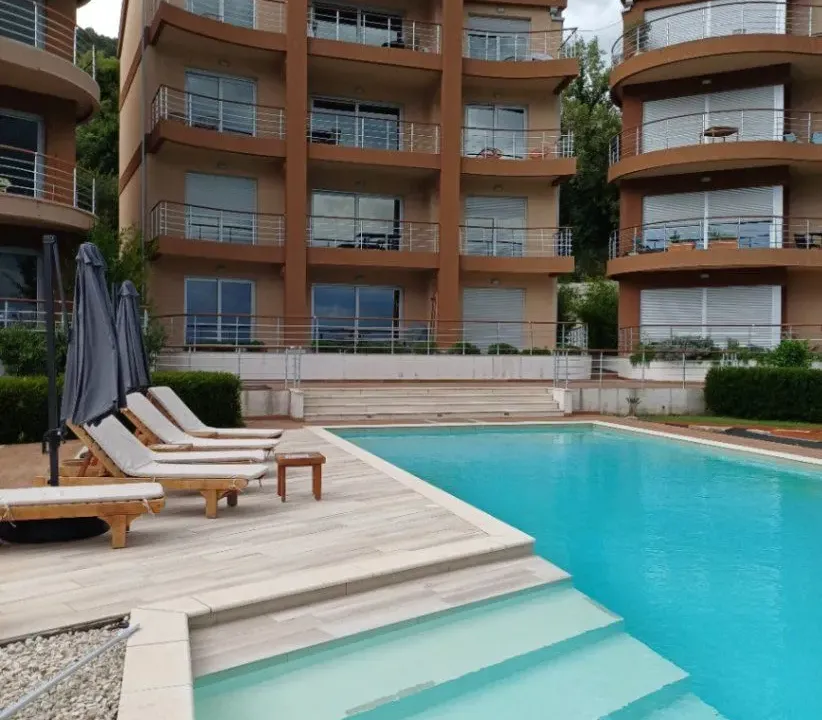 Izdavanje, dvosoban stan, 90m², Kavač, Kotor