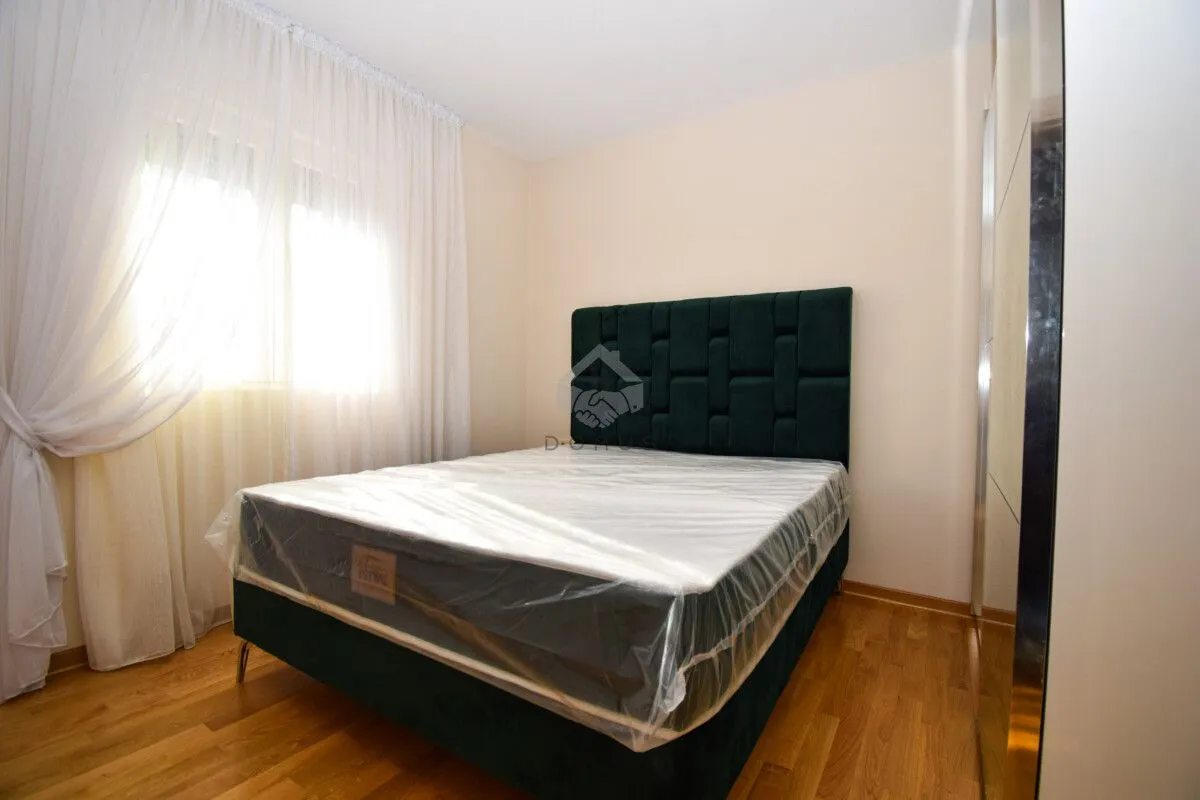 Izdavanje, dvosoban stan, 75m², Zlatica, Podgorica
